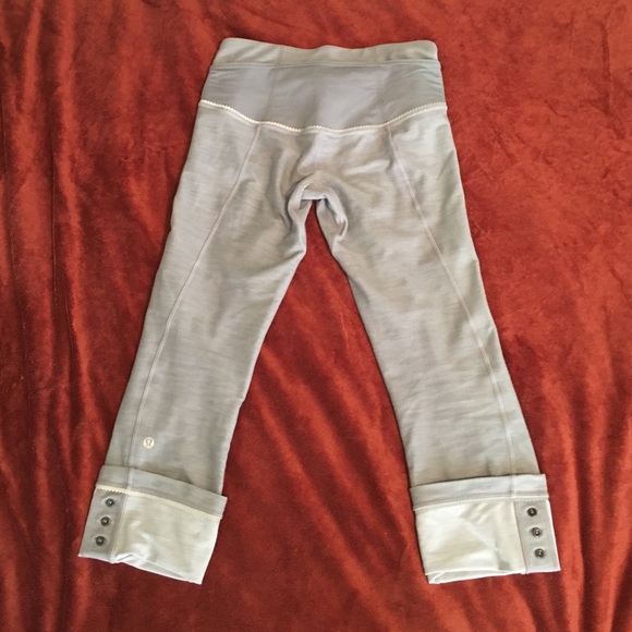 Lululemon Cuff Capri Crop Size 4 Light Gray - Picture 3 of 4